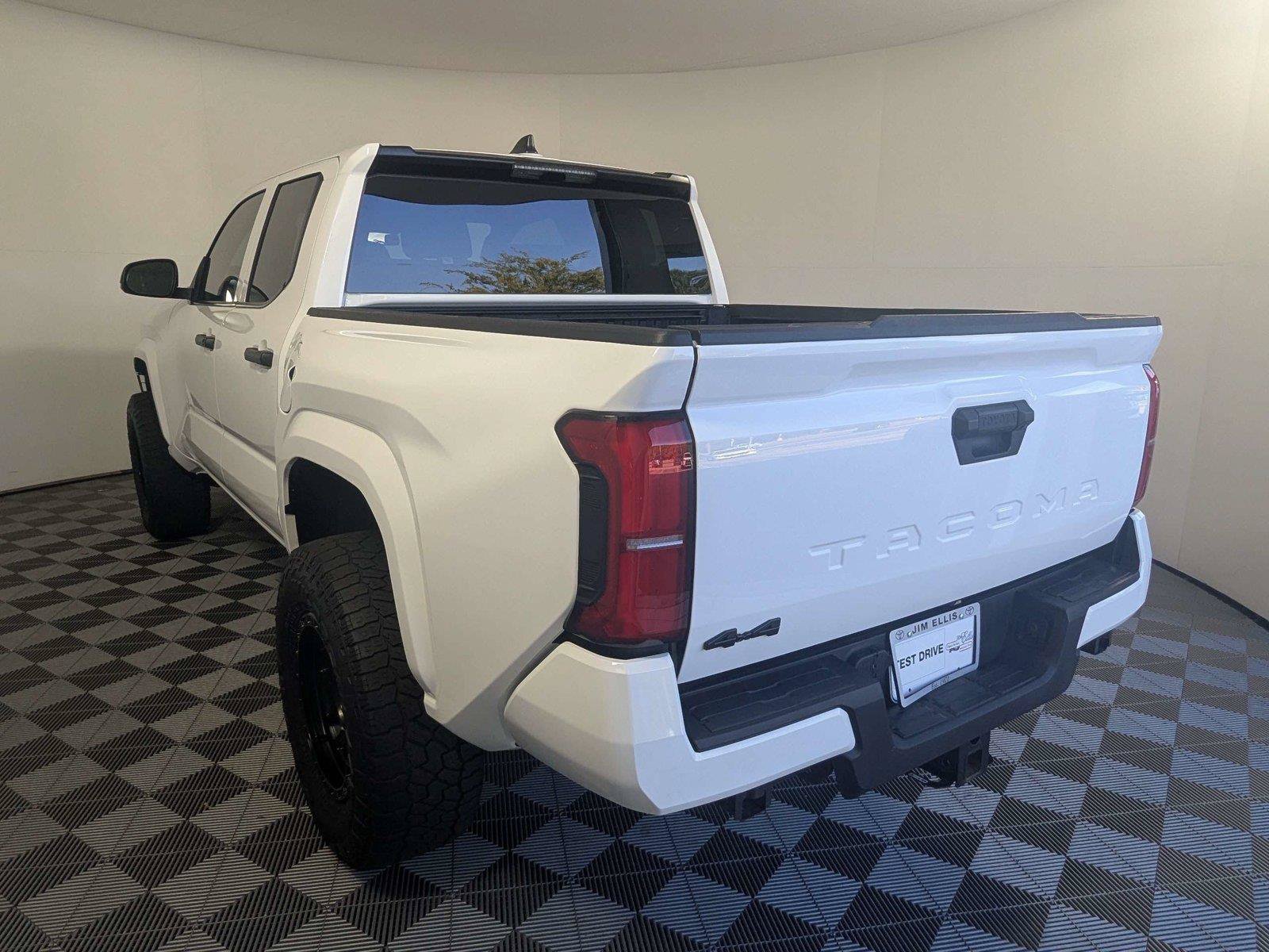 Used 2025 Toyota Tacoma SR AWD/4WD image 7