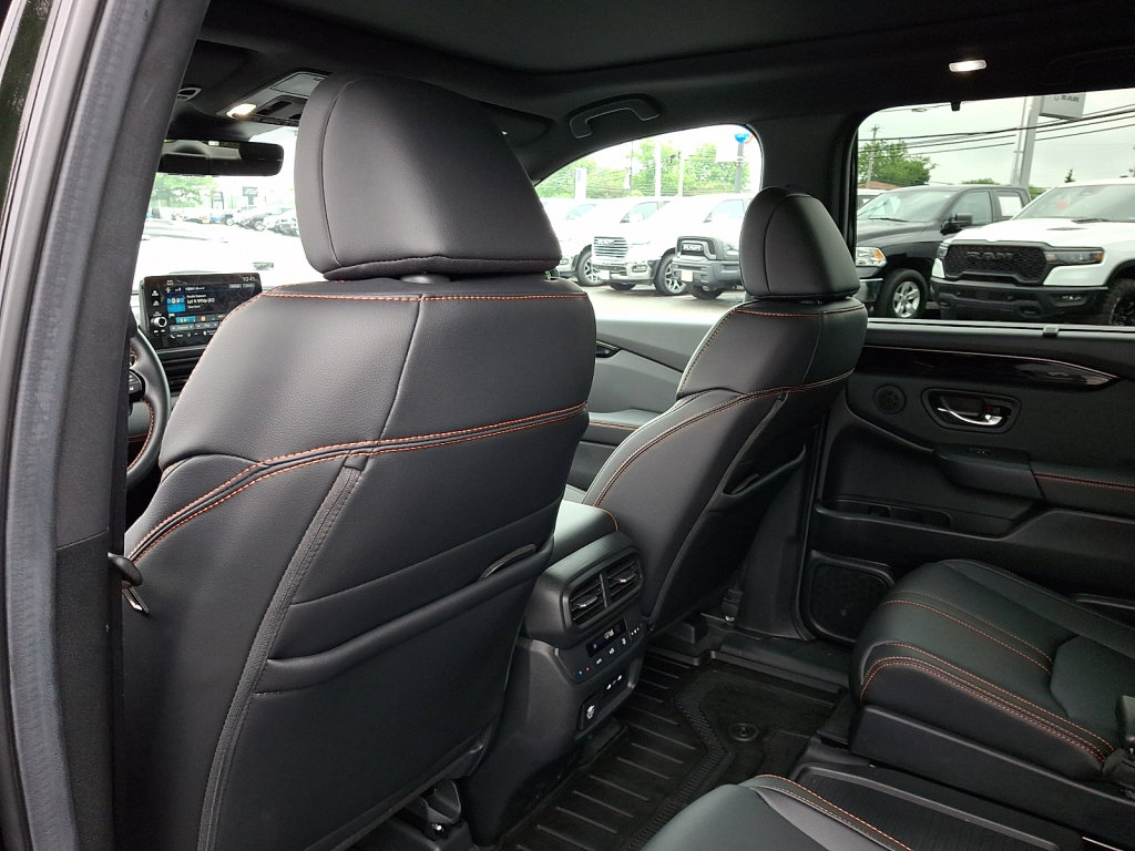 Used 2025 Honda Pilot TrailSport image 21