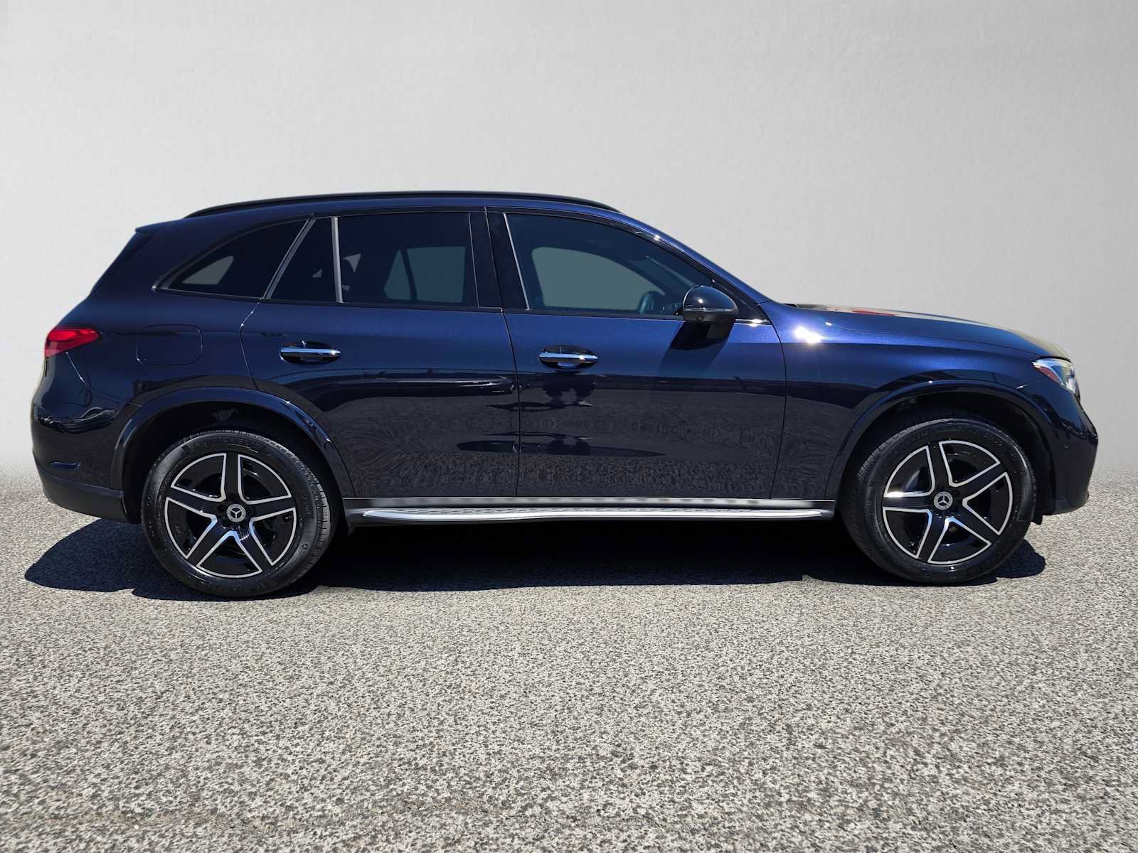 Used 2024 Mercedes-Benz GLC 300 4MATIC image 3