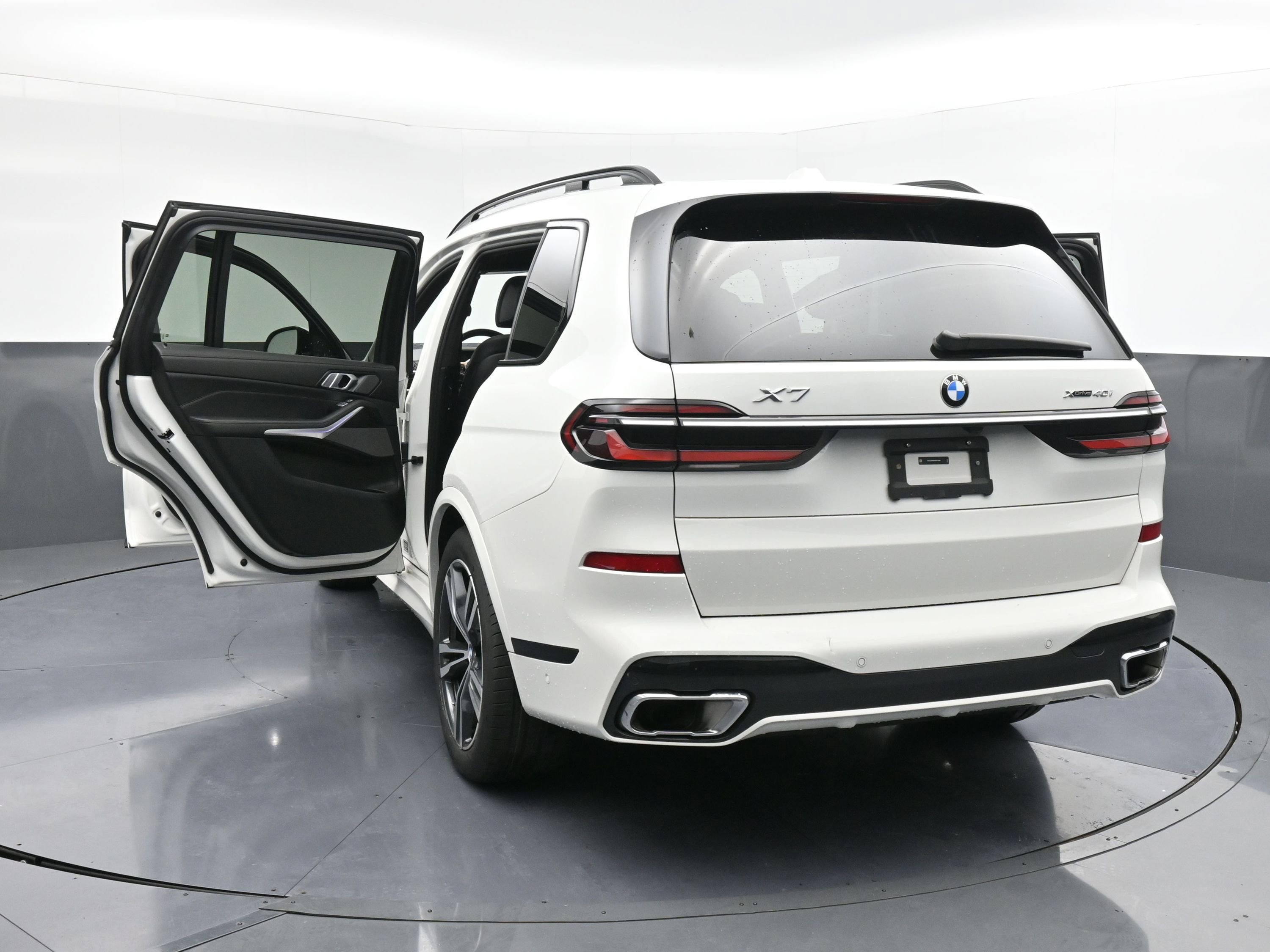 Used 2024 BMW X7 xDrive40i w/ M Sport Package image 44