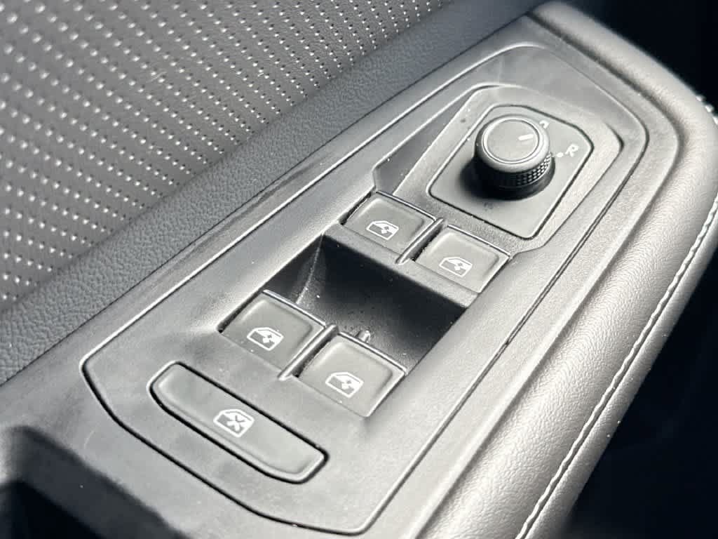 Certified 2025 Volkswagen Atlas Cross Sport SE FWD image 21