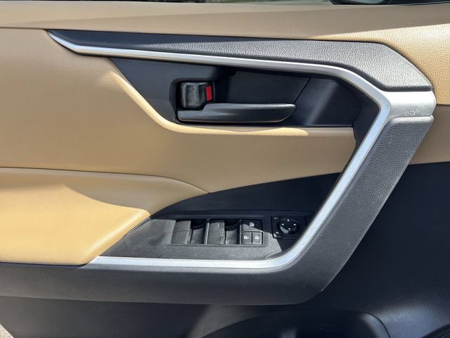 Used 2019 Toyota RAV4 LE FWD image 20