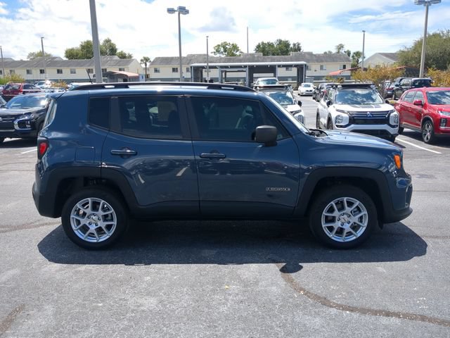 Used 2022 Jeep Renegade Latitude w/ Convenience Group AWD/4WD image 5