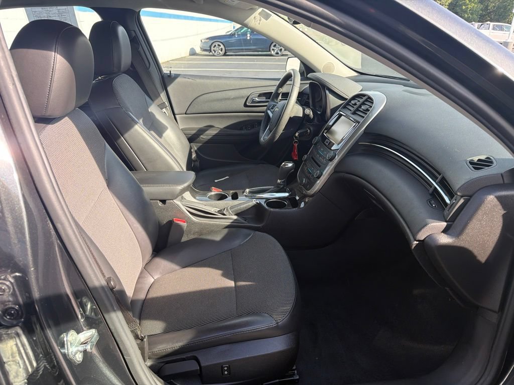 Used 2015 Chevrolet Malibu LT FWD image 23