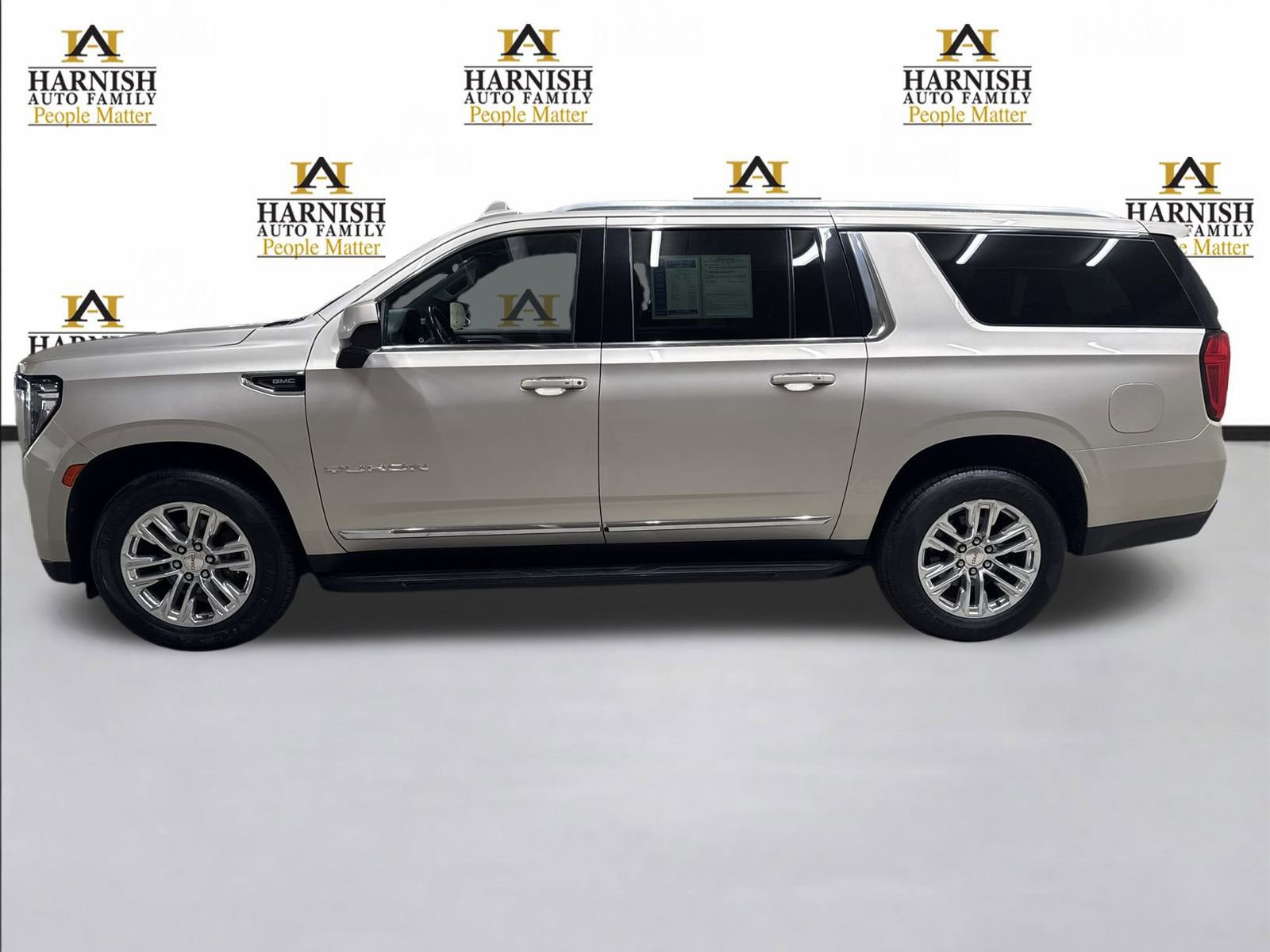 Used 2021 GMC Yukon XL SLT image 2