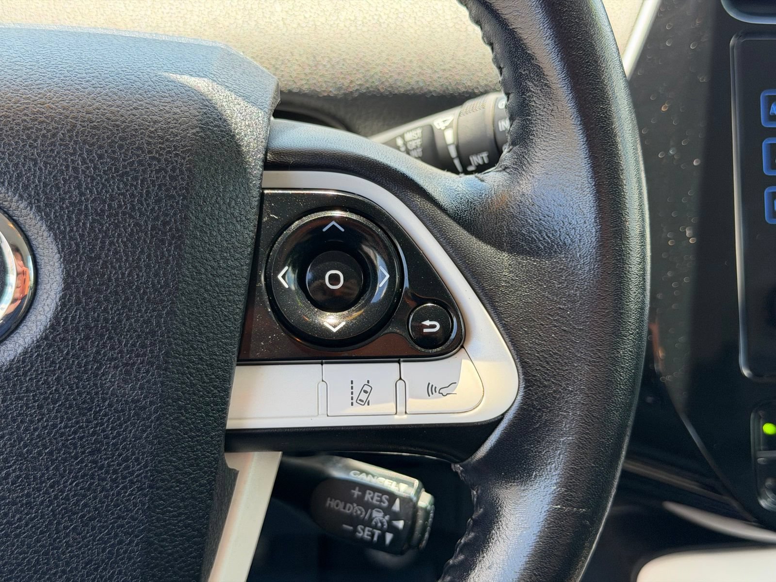 Used 2017 Toyota Prius Three Touring w/ Carpet Mat Package FWD image 18