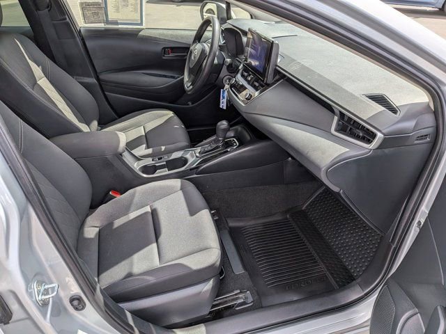 Used 2025 Toyota Corolla LE FWD image 5