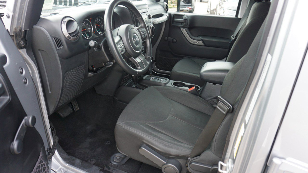 Used 2016 Jeep Wrangler Unlimited Sport w/ Connectivity Group image 14