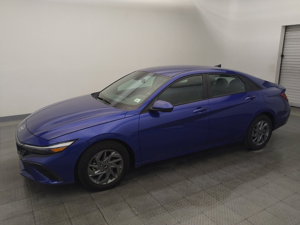 Used 2024 Hyundai Elantra SEL FWD image 2