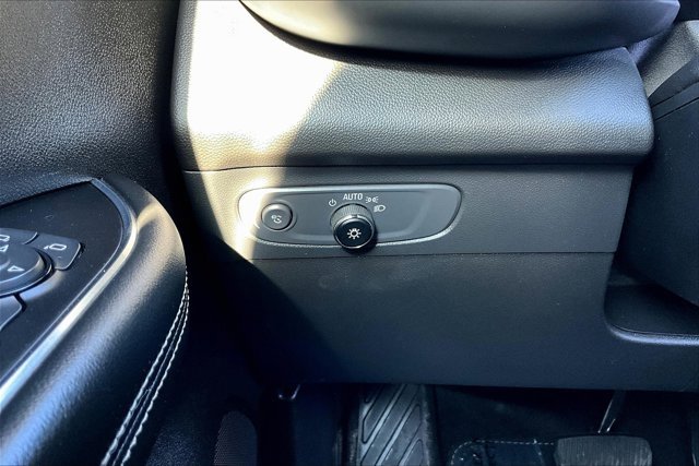 Used 2023 Buick Envision Essence image 16