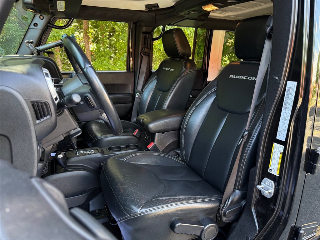 Used 2015 Jeep Wrangler Unlimited Rubicon w/ Dual Top Group AWD/4WD image 39