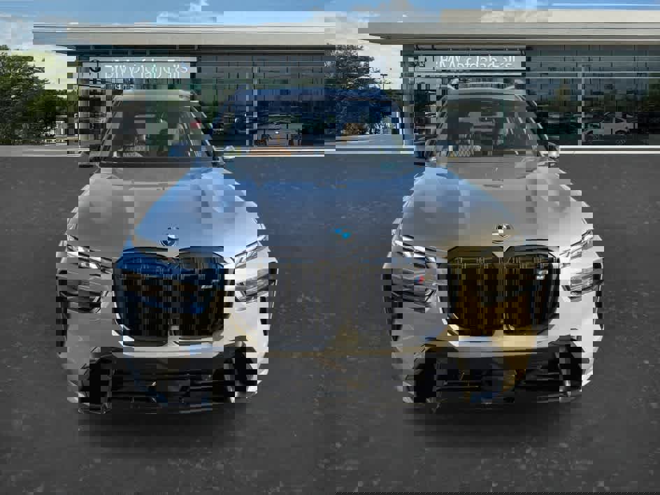 New 2026 BMW X7 M60i image 2