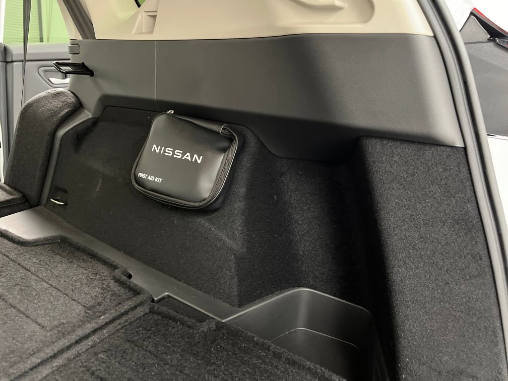 Used 2025 Nissan Rogue SL w/ Tech Package image 31