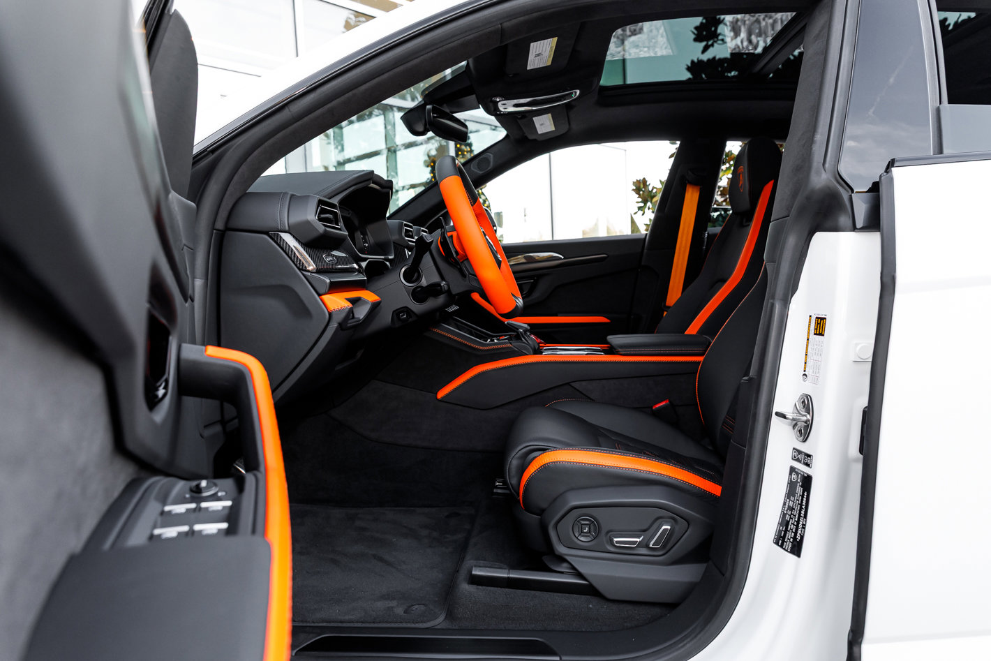 Used 2025 Lamborghini Urus SE image 36