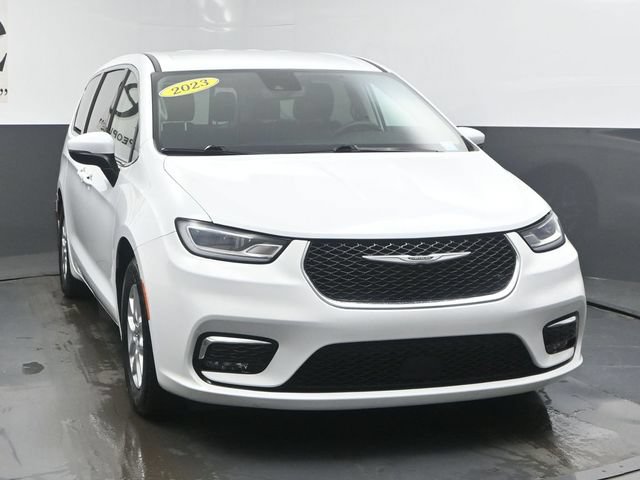 Used 2023 Chrysler Pacifica Touring-L FWD image 50