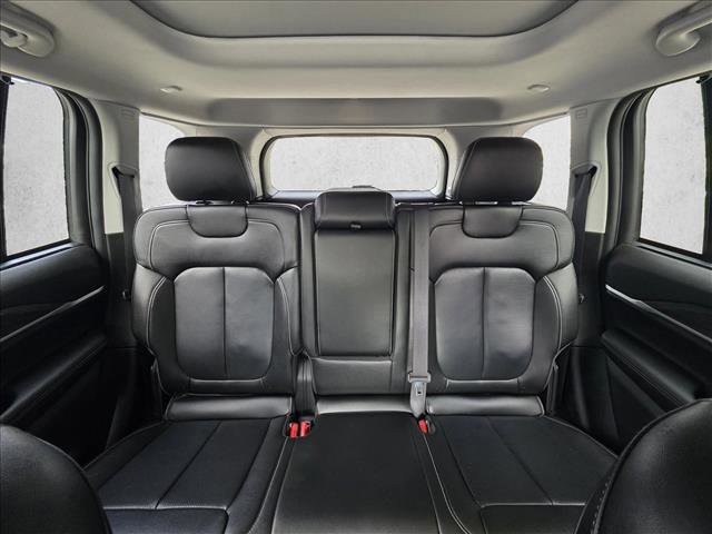 Used 2023 Jeep Grand Cherokee Limited w/ Luxury Tech Group II image 15