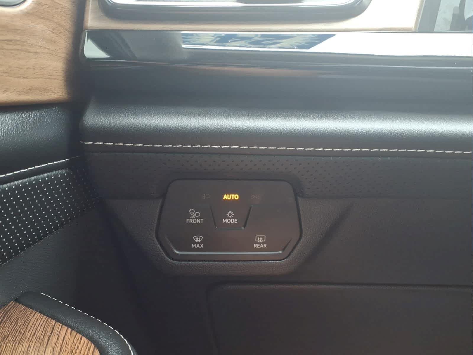 Used 2024 Volkswagen Atlas SE FWD image 24