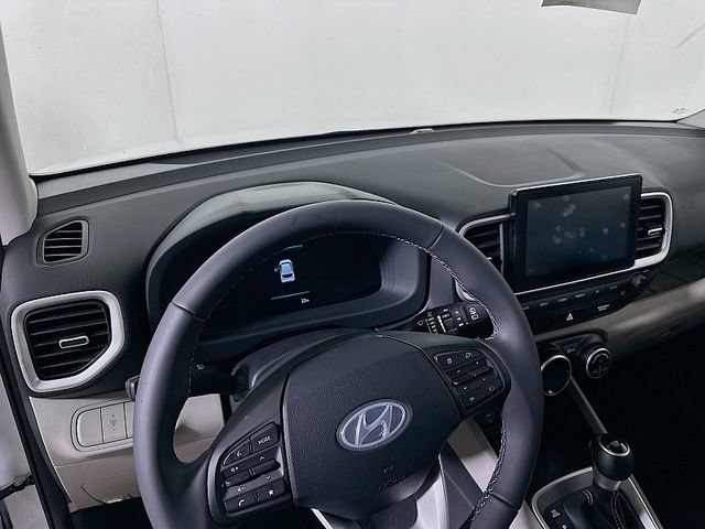 Used 2026 Hyundai Venue SEL FWD image 7