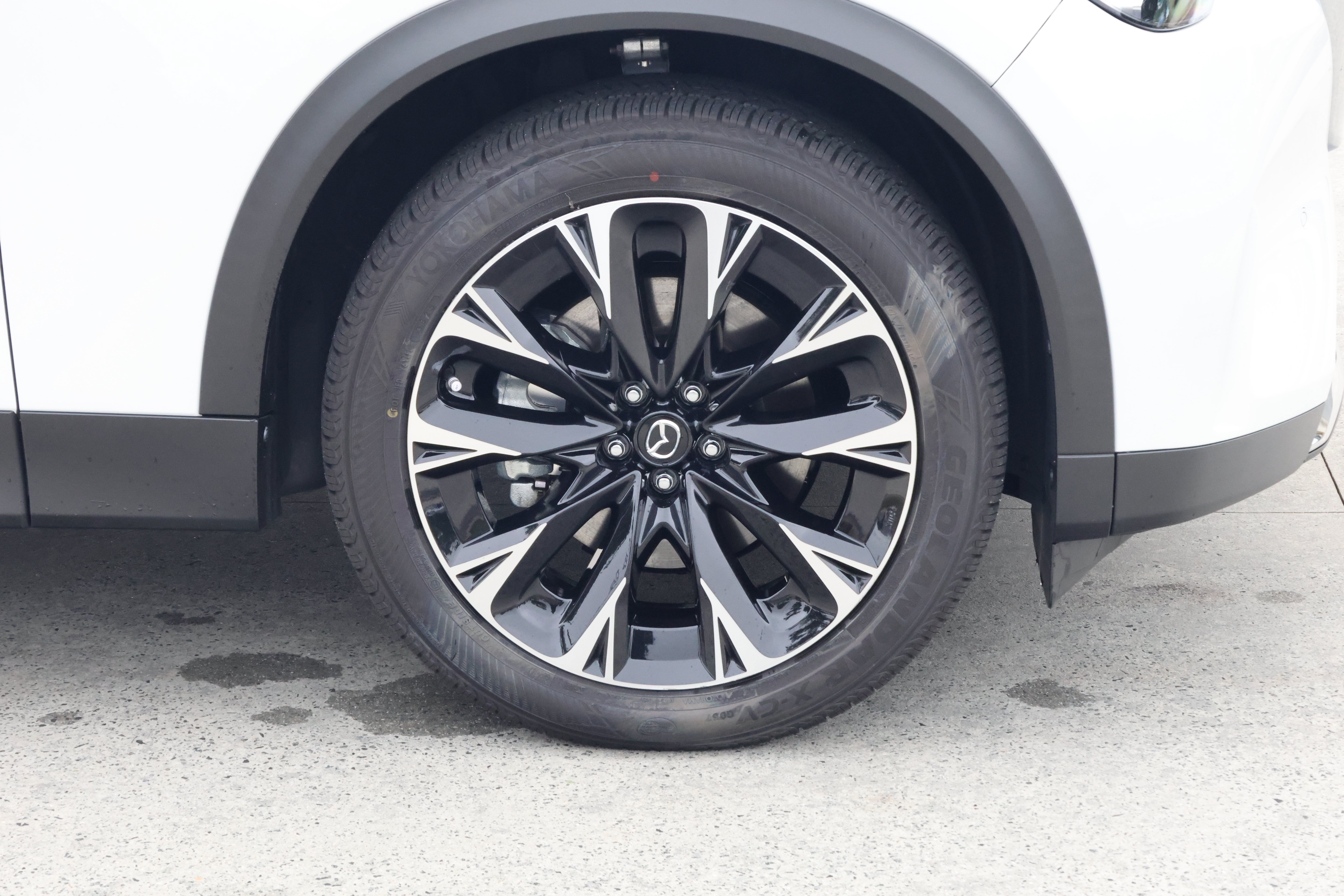 Used 2024 MAZDA CX-90 Plug-In Hybrid w/ Premium Plus AWD/4WD image 11