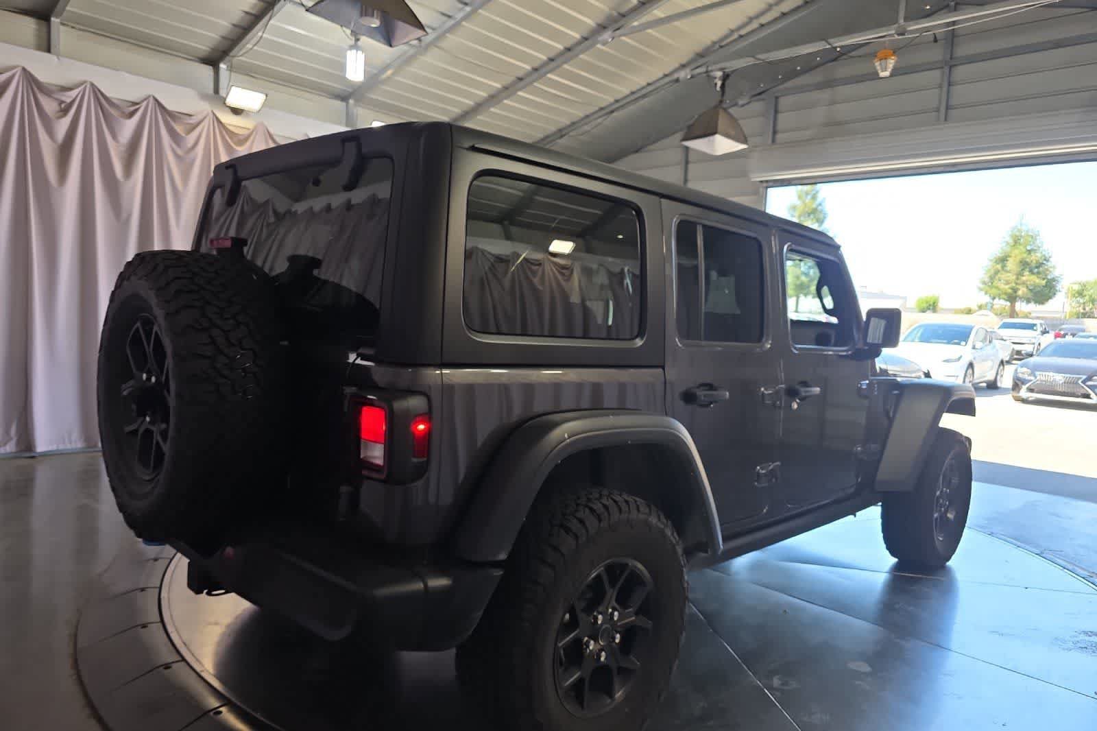 Used 2024 Jeep Wrangler Unlimited AWD/4WD image 3
