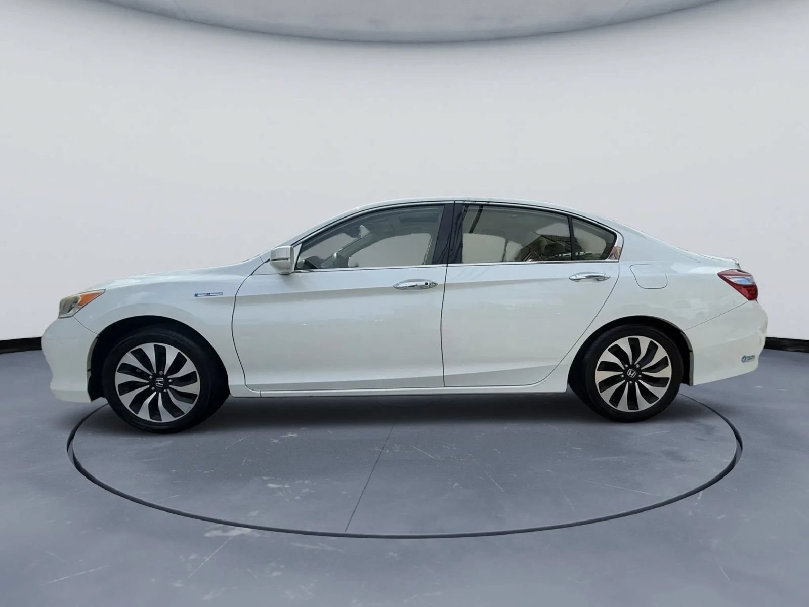 Used 2017 Honda Accord EX-L image 3