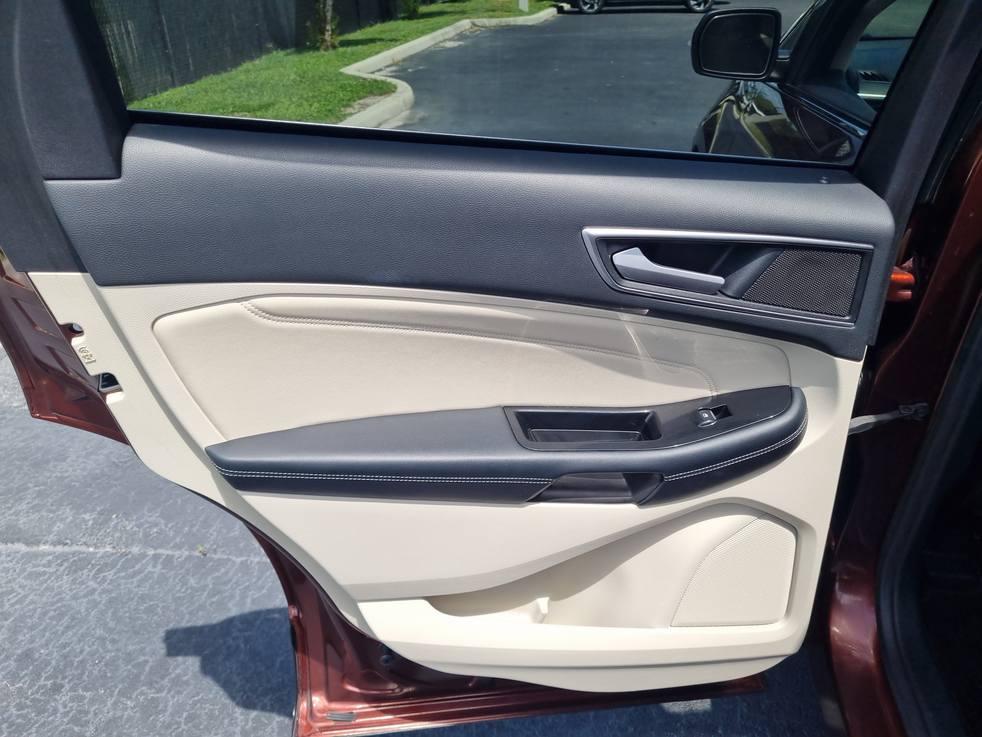 Used 2016 Ford Edge Titanium w/ Equipment Group 302A FWD image 11