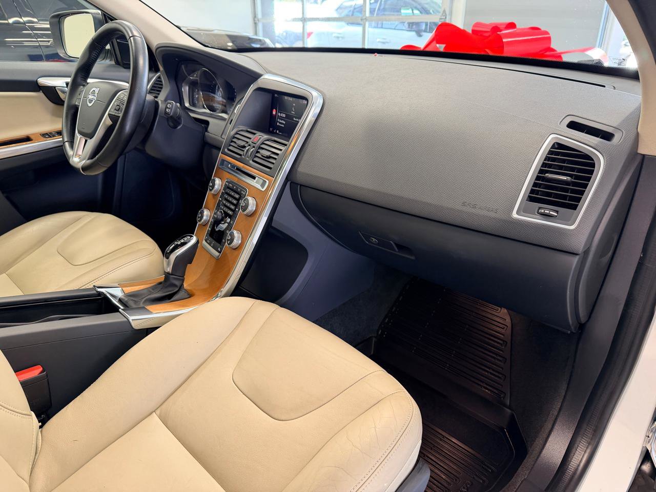 Used 2017 Volvo XC60 T5 Inscription w/ Preferred Option Package image 30
