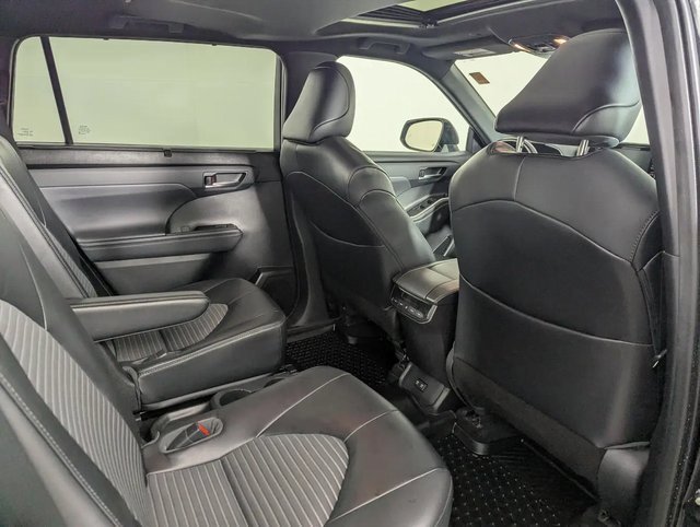 Used 2021 Toyota Highlander XSE image 25