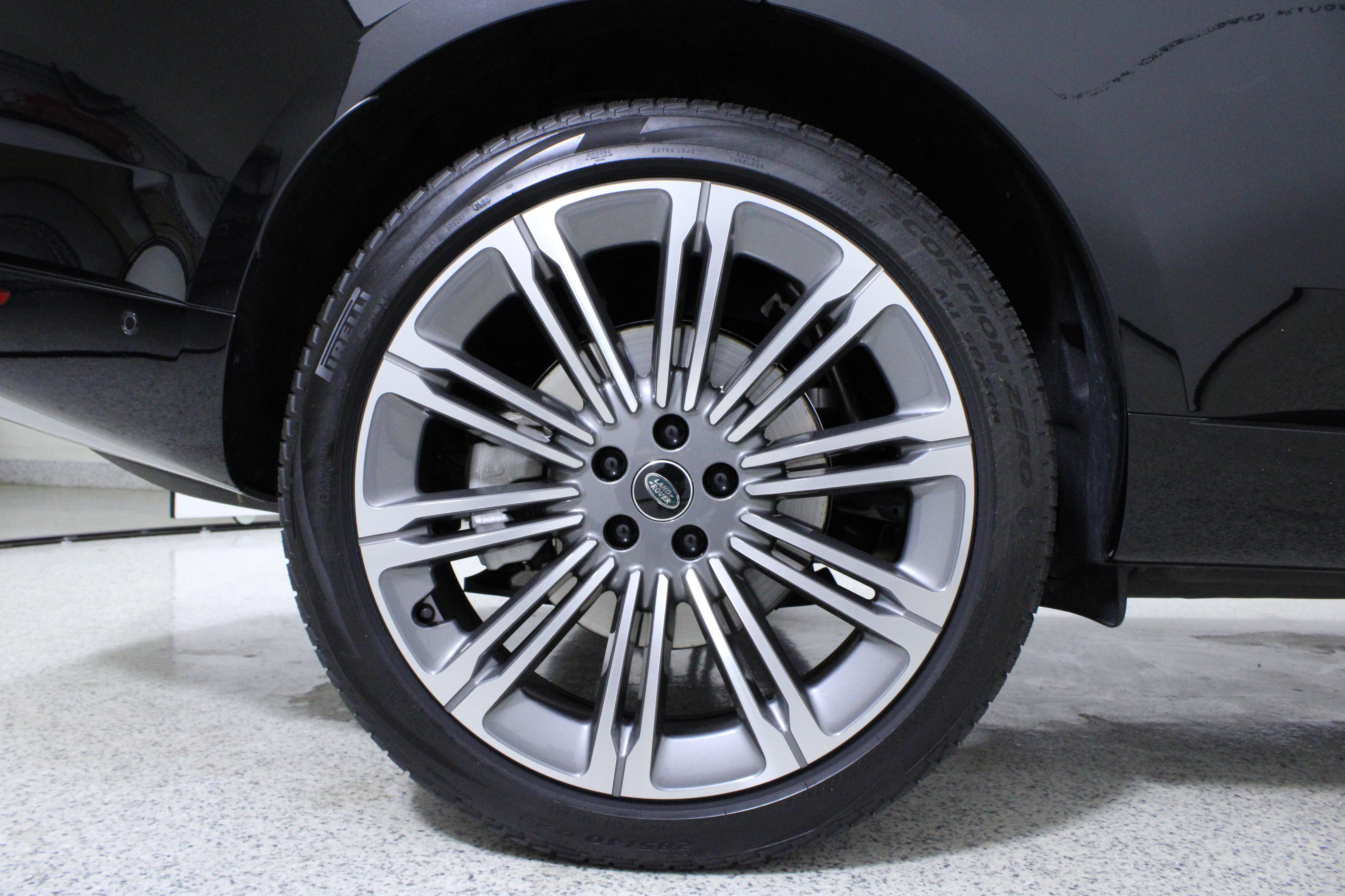 Used 2024 Land Rover Range Rover SE image 8