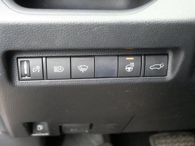 Used 2021 Toyota RAV4 XSE w/ Weather Package AWD/4WD image 16