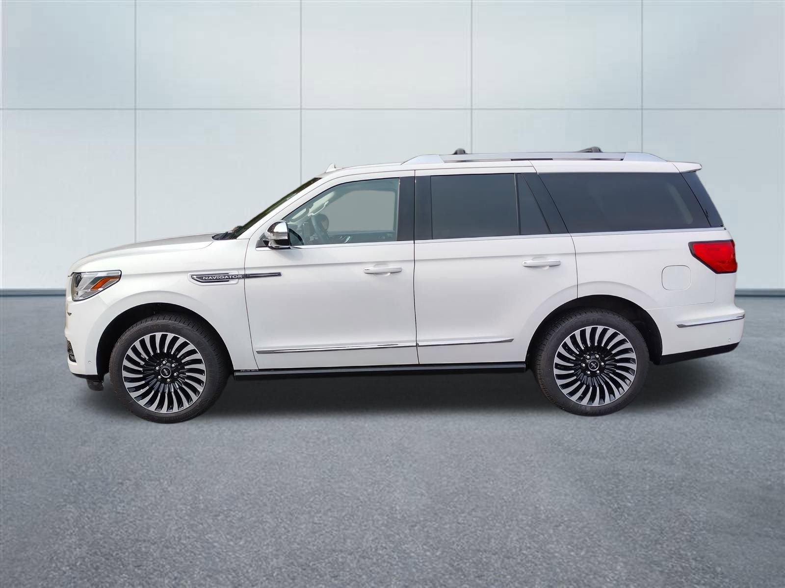 Used 2021 Lincoln Navigator Black Label w/ Cargo Convenience Package image 2