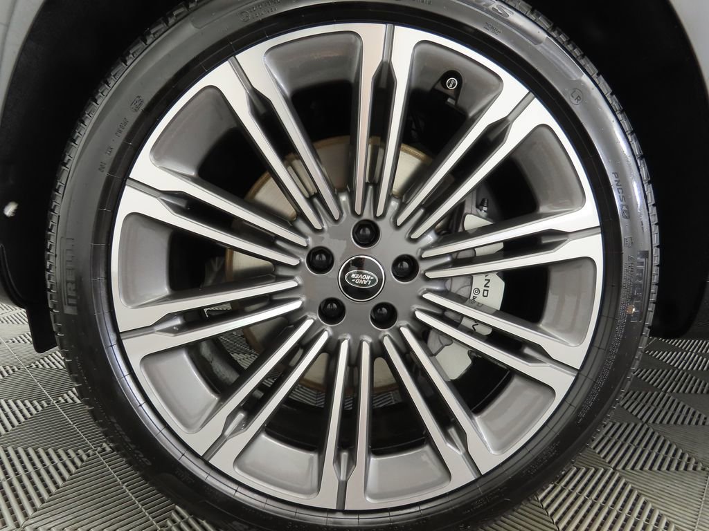 New 2025 Land Rover Range Rover Long Wheelbase SE image 30