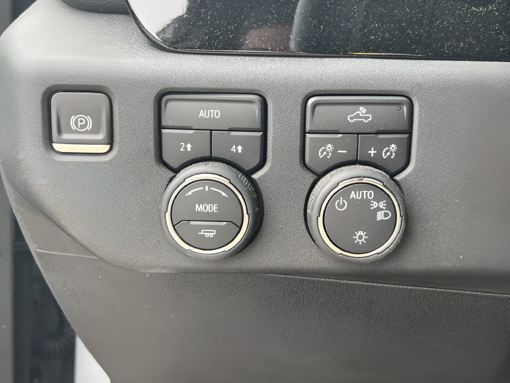 Used 2024 Chevrolet Silverado 1500 LT AWD/4WD image 19