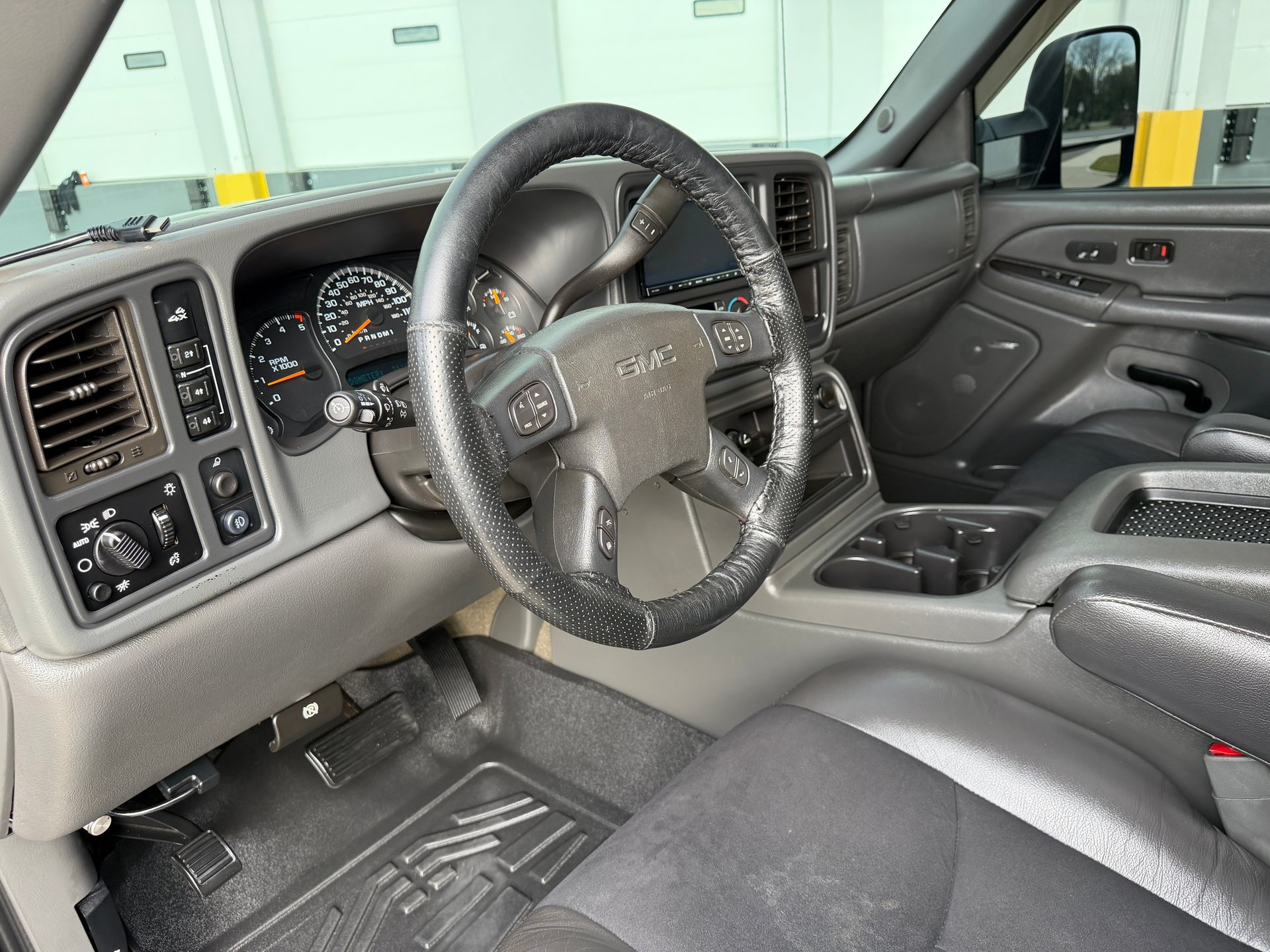 Used 2007 GMC Sierra 3500 SLT w/ Heavy-Duty Power Package AWD/4WD image 20