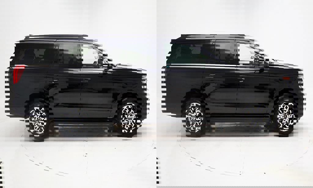 Used 2025 Ford Expedition Max Active image 3