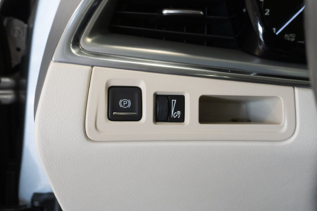 Used 2023 Cadillac XT5 Premium Luxury AWD/4WD image 15