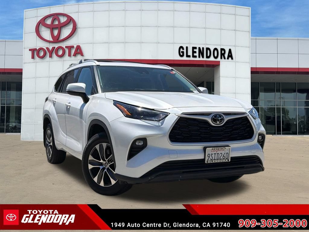 Certified 2025 Toyota Highlander XLE AWD/4WD image 2