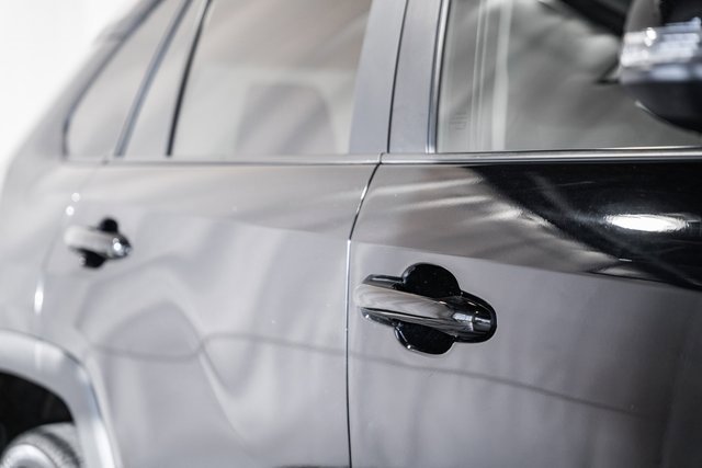 Used 2020 Toyota RAV4 XLE Premium image 13