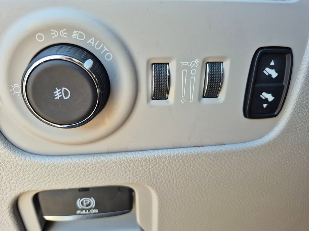 Used 2023 Jeep Wagoneer 2WD w/ Premium Group I image 17