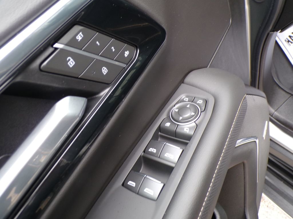 Used 2025 Chevrolet Tahoe Premier AWD/4WD image 13