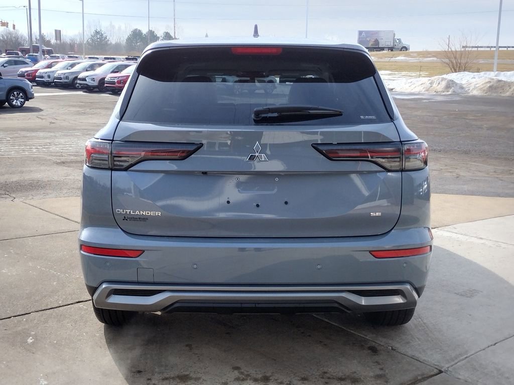 New 2026 Mitsubishi Outlander SE image 18