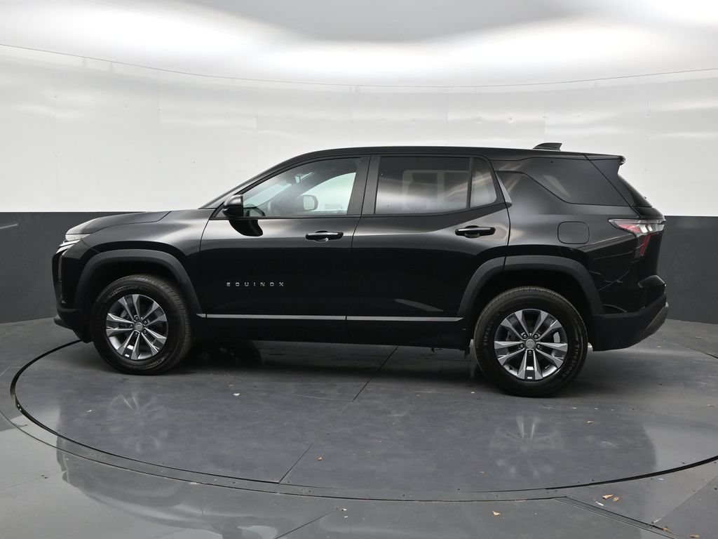 Used 2026 Chevrolet Equinox LT FWD image 2