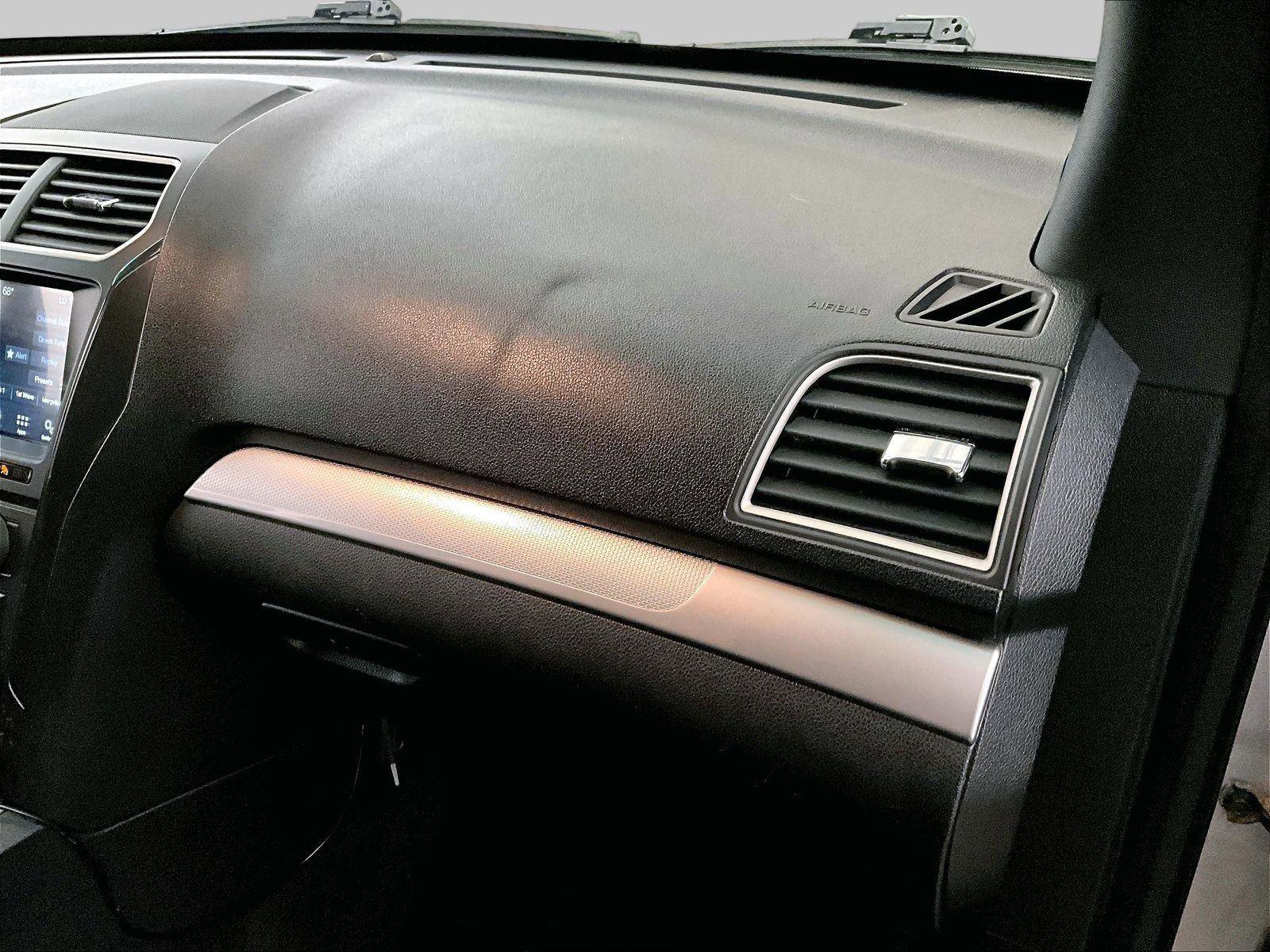 Used 2017 Ford Explorer XLT w/ Equipment Group 202A AWD/4WD image 16