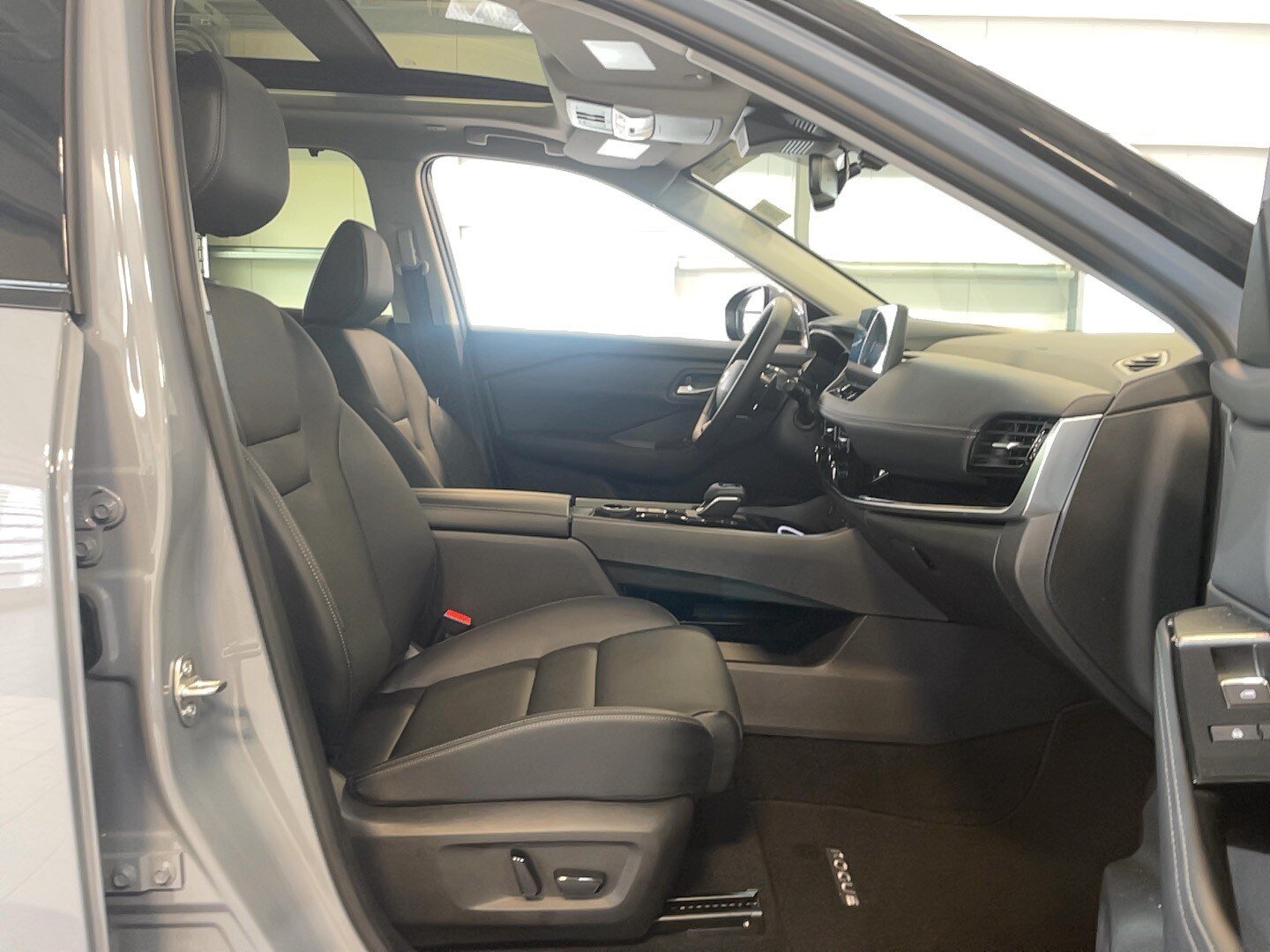 Used 2025 Nissan Rogue SL w/ Tech Package AWD/4WD image 20