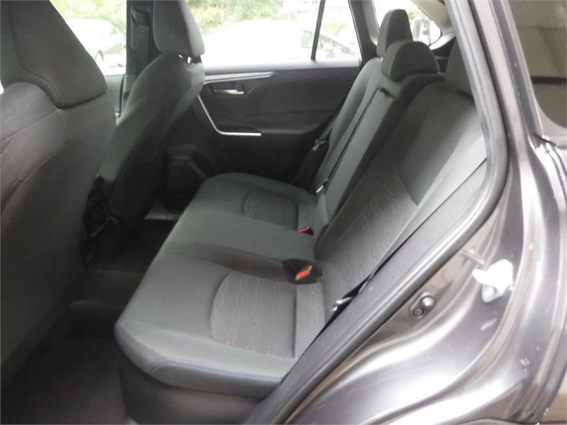 Used 2022 Toyota RAV4 SE image 6