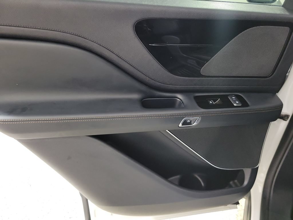 Certified 2025 Lincoln Aviator 2WD w/ Jet Appearance Package image 30