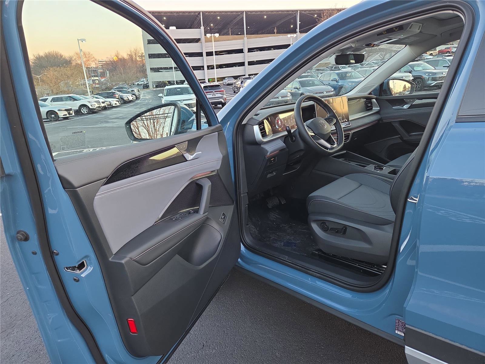 New 2026 Volkswagen Tiguan SE image 11