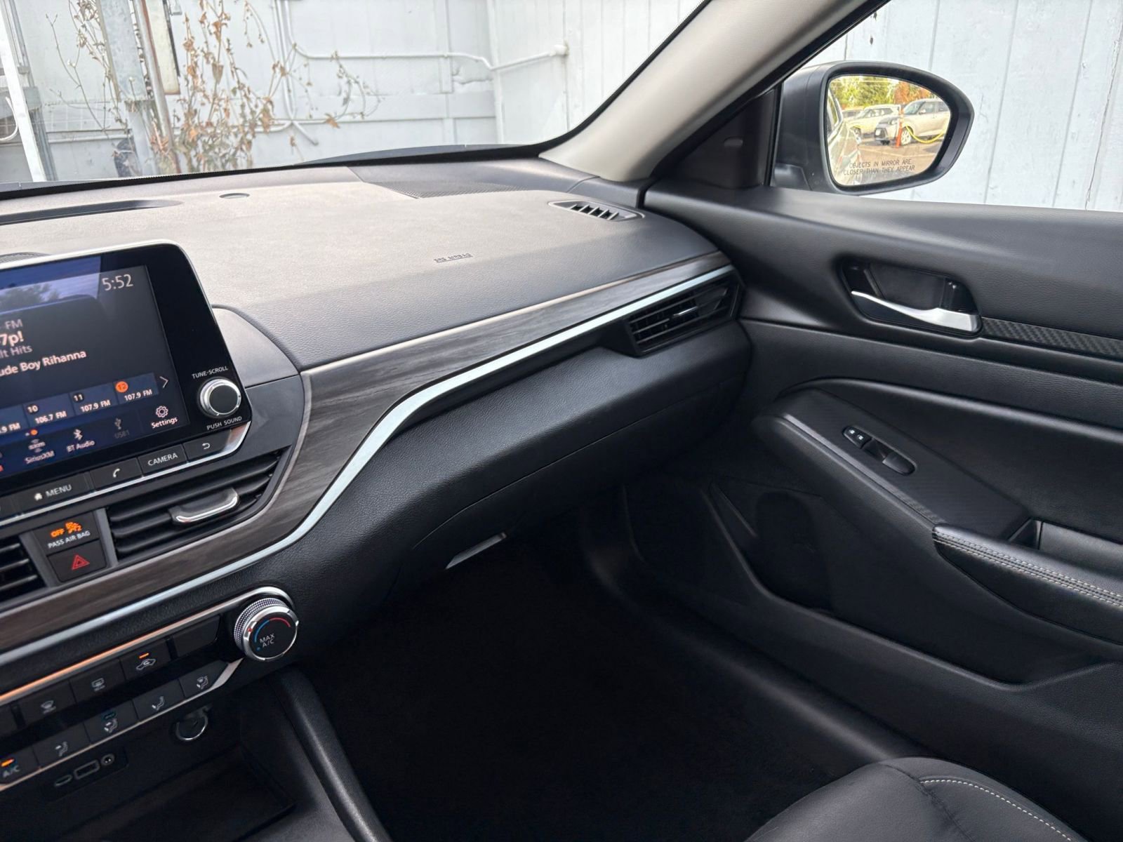 Used 2025 Nissan Altima 2.5 SV image 36