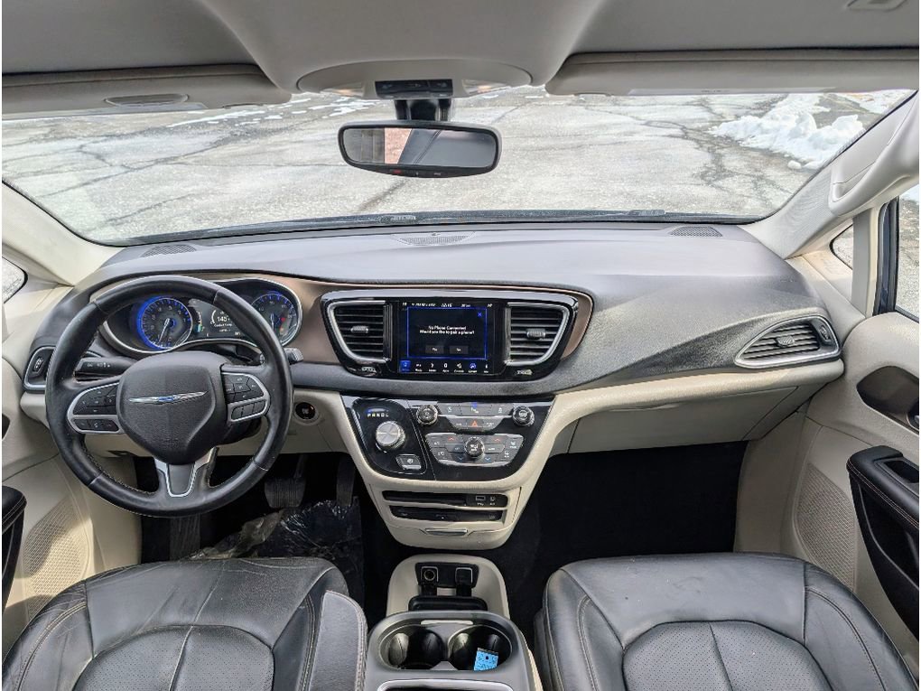 Used 2018 Chrysler Pacifica Touring-L Plus FWD image 32