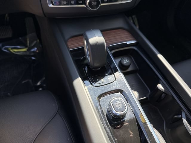 Certified 2024 Volvo XC60 B5 Plus w/ Protection Package Premier AWD/4WD image 25